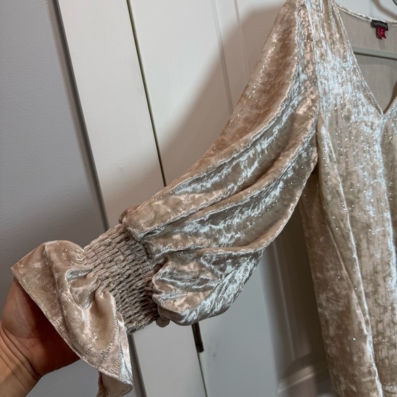 Vince Camuto Womens Beige Blouson Sleeve Velvet Top size M - Picture 4 of 10